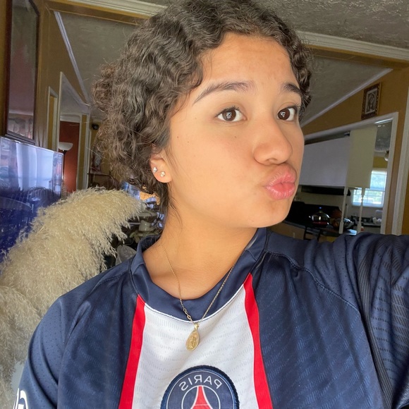 Meet your Posher, Gisselle - Picture 1 of 1